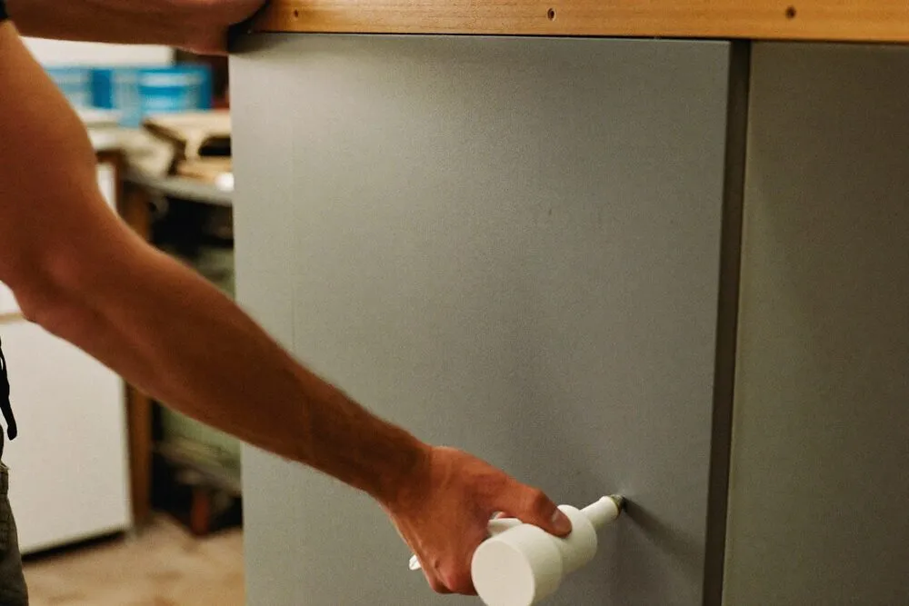 Foto bij artikel: Keuken wrappen of spuiten: wat is het verschil?