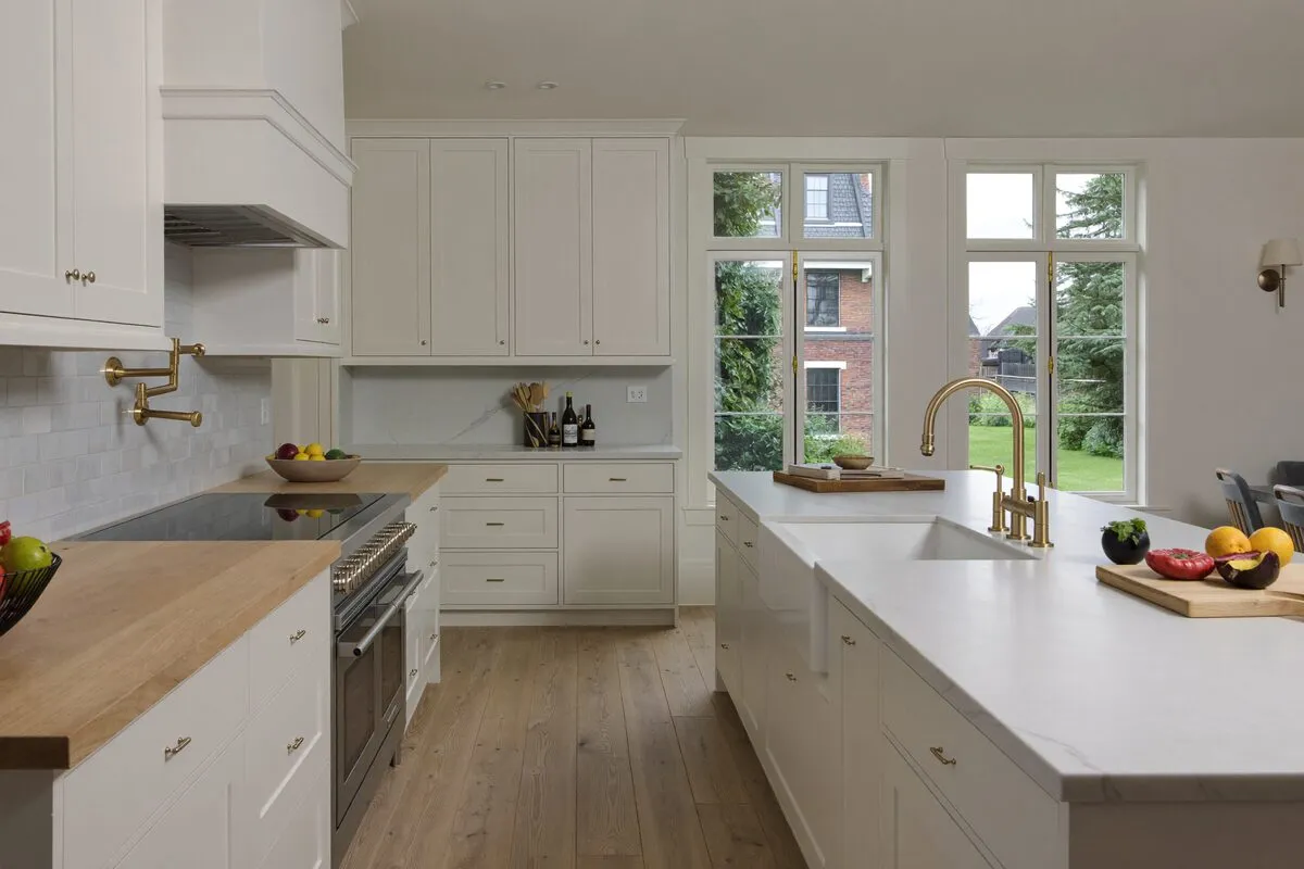 Voorbeeld van een moderne keuken in het Westland