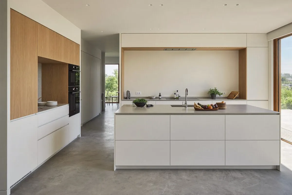 Voorbeeld van een moderne keuken in het Westland