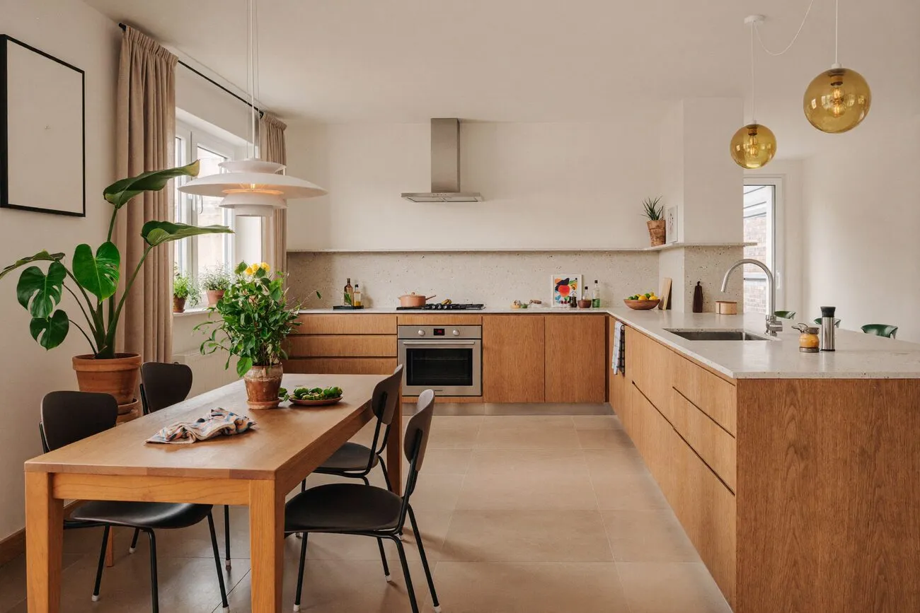 Voorbeeld van een moderne keuken in het Westland