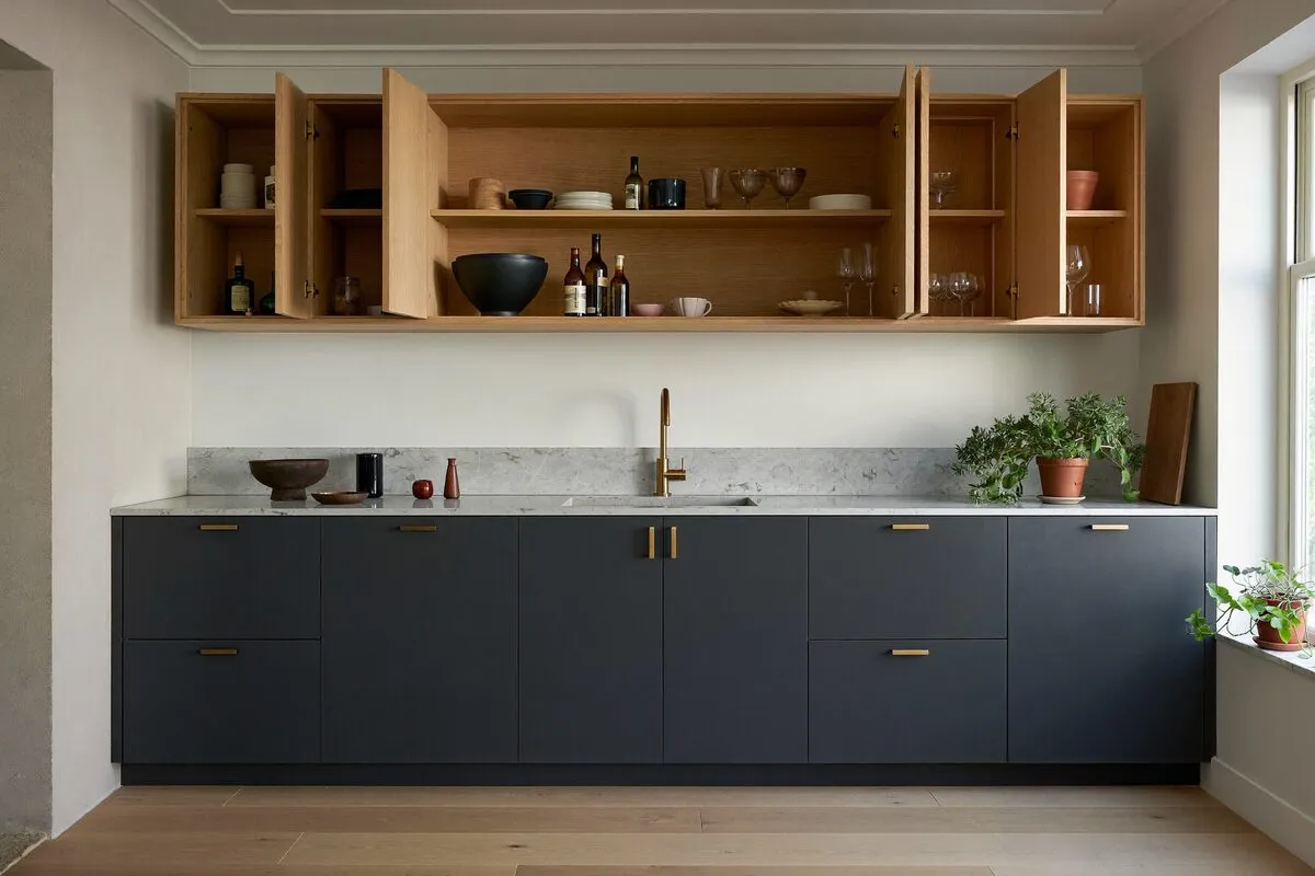 Voorbeeld van een moderne keuken in het Westland